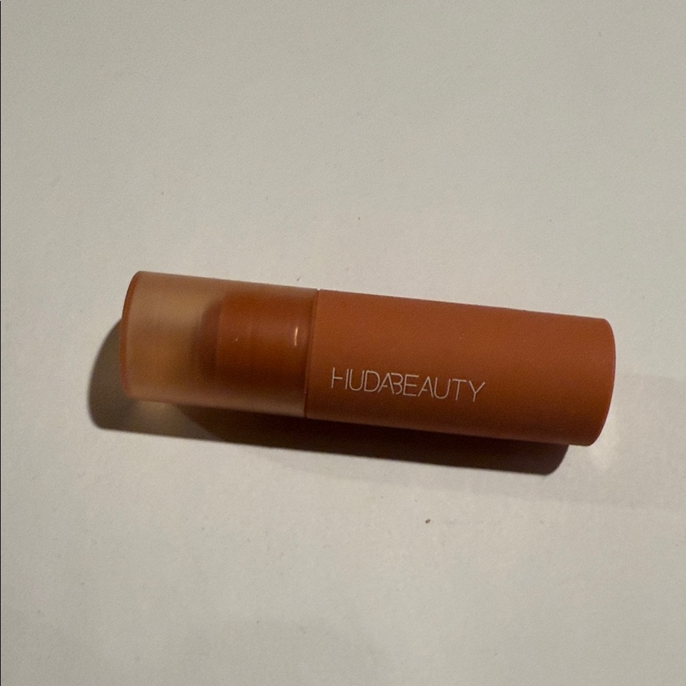 HUDA BEAUTY blush -perky peach